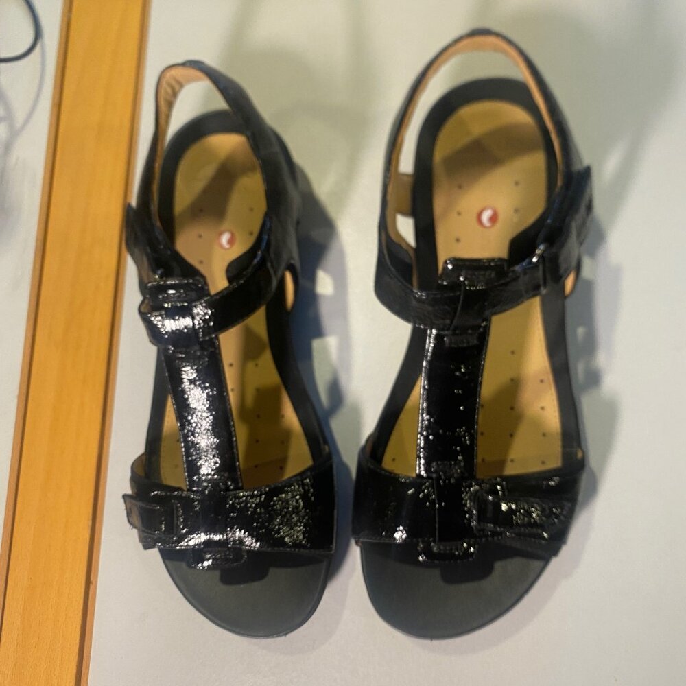 Clarks - Size 7M - Women's Unstructured Voshell sandal with box
